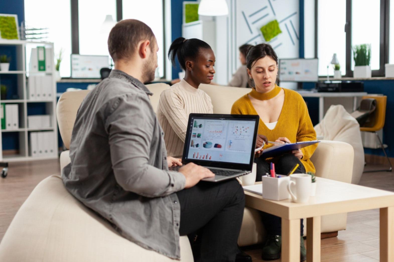 Finanzanalyse und Strategieplanung am Arbeitsplatz